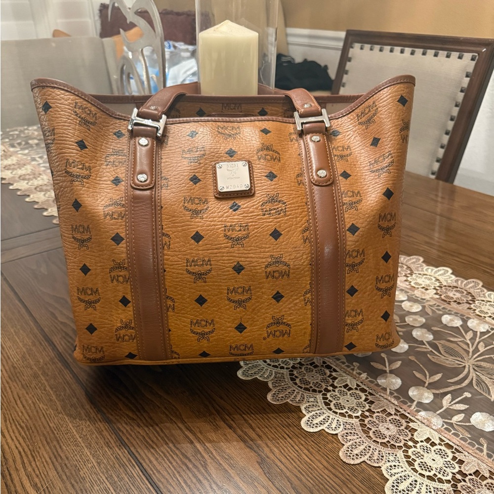 MCM Viestos Cognac Tote includes purse organizer insert